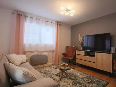Télévision ou salle de divertissement dans l'établissement Maison neuve 4* au Mont Dore pour 6 personnes - FR-1-858-5