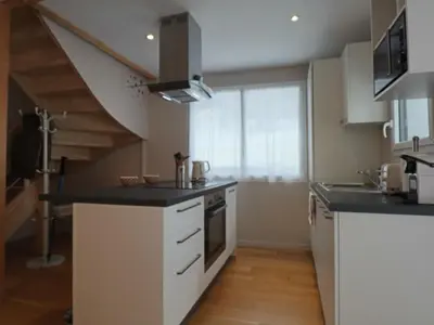 Cuisine ou kitchenette dans l'établissement Maison neuve 4* au Mont Dore pour 6 personnes - FR-1-858-5