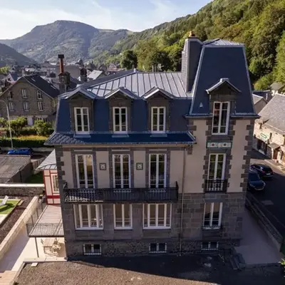 Grande demeure avec piscine couverte et parking pour 15 personnes - FR-1-858-4