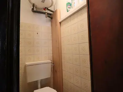 Salle de bains dans l'établissement Appartement 2* avec jardin privé, 4 pers, à La Bourboule - FR-1-858-10