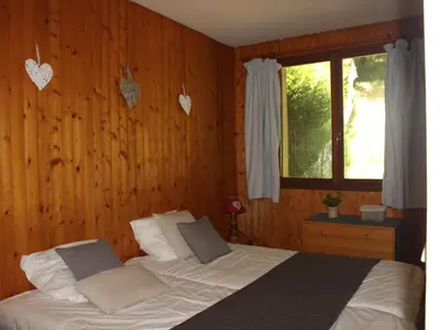Un ou plusieurs lits dans un hébergement de l'établissement Appartement cosy, animaux acceptés, service conciergerie - FR-1-858-2