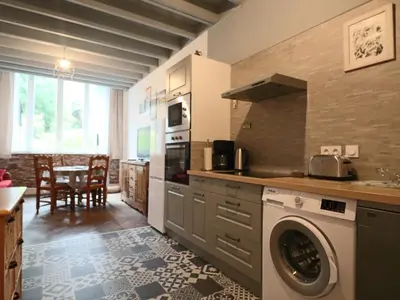Cuisine ou kitchenette dans l'établissement Duplex historique 4 personnes à La Bourboule - FR-1-858-3