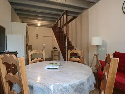 Coin salon dans l'établissement Duplex historique 4 personnes à La Bourboule - FR-1-858-3