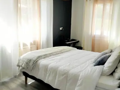 Un ou plusieurs lits dans un hébergement de l'établissement L'R du Roc : Appartement Duplex 4* avec Terrasse et Garage - FR-1-858-7