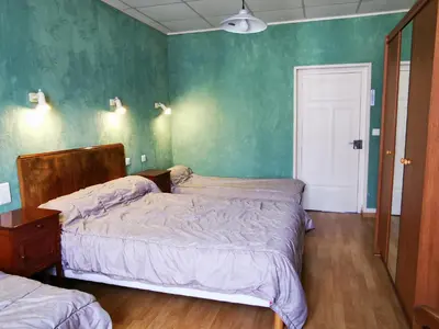Un ou plusieurs lits dans un hébergement de l'établissement Appartement charmant à La Bourboule, pour 4 pers, wifi inclus - FR-1-858-14