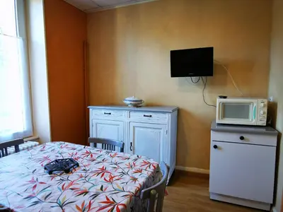 Cuisine ou kitchenette dans l'établissement Appartement charmant à La Bourboule, pour 4 pers, wifi inclus - FR-1-858-14