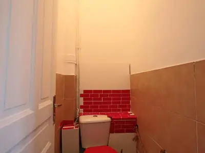 Salle de bains dans l'établissement Grande maison jusqu'à 8 personnes à La Bourboule - FR-1-858-6