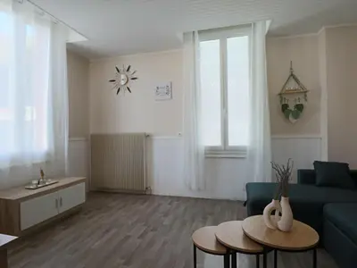 Coin salon dans l'établissement Maison 3* cosy au centre de La Bourboule pour 6 pers. - FR-1-858-13