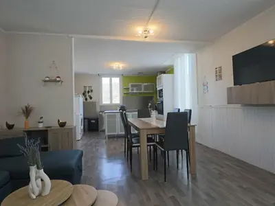 Cuisine ou kitchenette dans l'établissement Maison 3* cosy au centre de La Bourboule pour 6 pers. - FR-1-858-13