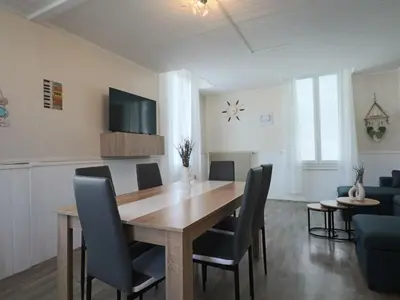 Télévision ou salle de divertissement dans l'établissement Maison 3* cosy au centre de La Bourboule pour 6 pers. - FR-1-858-13