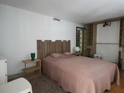 Un ou plusieurs lits dans un hébergement de l'établissement Appartement Loft en Centre-Ville, 4 Pers., Parking Privé - FR-1-858-17