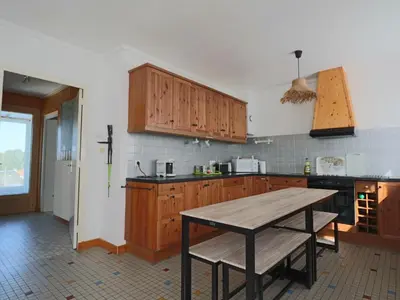 Cuisine ou kitchenette dans l'établissement Charmante maison familiale à La Bourboule - FR-1-858-15