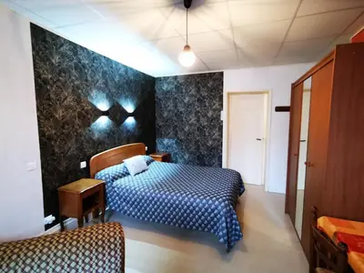 Un ou plusieurs lits dans un hébergement de l'établissement Appartement 4 pers, 1er étage, Wi-Fi, La Bourboule - FR-1-858-16