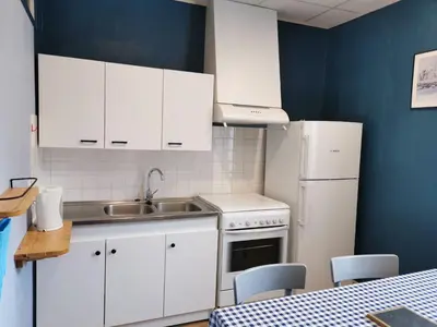 Cuisine ou kitchenette dans l'établissement Appartement 4 pers, 1er étage, Wi-Fi, La Bourboule - FR-1-858-16