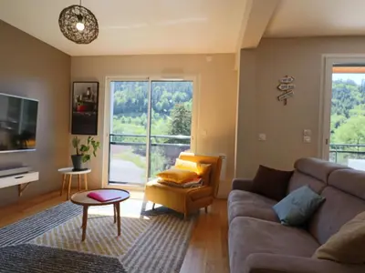 Coin salon dans l'établissement Appartement chaleureux 6 pers avec terrasse au Mont-Dore - FR-1-858-31