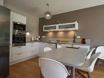 Cuisine ou kitchenette dans l'établissement Appartement chaleureux 6 pers avec terrasse au Mont-Dore - FR-1-858-31
