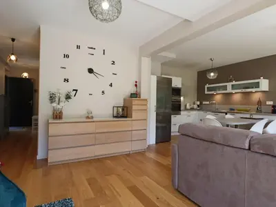 Cuisine ou kitchenette dans l'établissement Appartement chaleureux 6 pers avec terrasse au Mont-Dore - FR-1-858-31