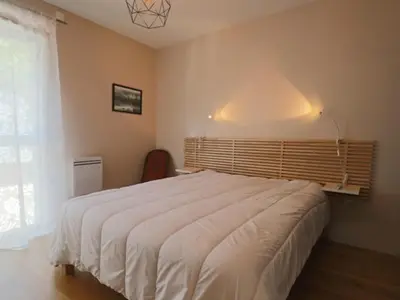 Un ou plusieurs lits dans un hébergement de l'établissement Appartement chaleureux 6 pers avec terrasse au Mont-Dore - FR-1-858-31