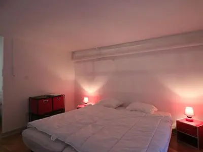 Un ou plusieurs lits dans un hébergement de l'établissement Loft lumineux en centre-ville, proche thermes, pour 4 personnes - FR-1-858-28