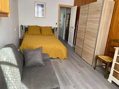 Un ou plusieurs lits dans un hébergement de l'établissement Appartement central à La Bourboule pour 4 pers - FR-1-858-25