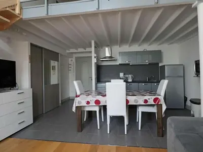 Cuisine ou kitchenette dans l'établissement Duplex cosy au cœur de La Bourboule, jusqu'à 6 personnes - FR-1-858-32