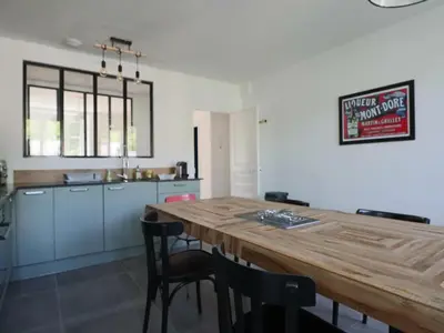 Cuisine ou kitchenette dans l'établissement Appartement rénové à La Bourboule, 6 pers., 3 chambres - FR-1-858-33