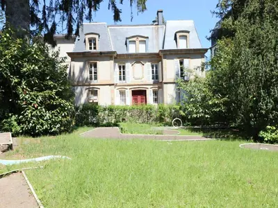 Jardin de l'établissement Appartement rénové à La Bourboule, 6 pers., 3 chambres - FR-1-858-33