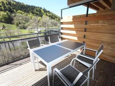 Balcon ou terrasse dans l'établissement Chalet Montagne avec Terrasse et Parking - FR-1-858-29