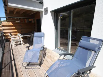 Coin salon dans l'établissement Chalet Montagne avec Terrasse et Parking - FR-1-858-29