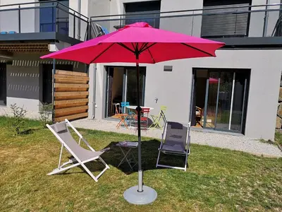 Jardin de l'établissement Appartement 2 pièces avec jardin et parking, proche Thermes et ski - FR-1-858-18