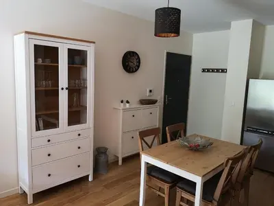 Télévision ou salle de divertissement dans l'établissement Appartement 2 pièces avec jardin et parking, proche Thermes et ski - FR-1-858-18