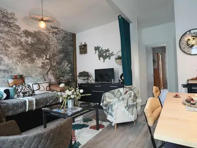 Télévision ou salle de divertissement dans l'établissement Appartement 3* pour 6 pers, calme, proche thermes - FR-1-858-30
