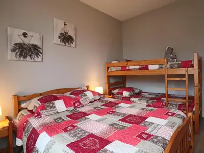 Un ou plusieurs lits dans un hébergement de l'établissement Appartement 3* pour 6 pers, calme, proche thermes - FR-1-858-30
