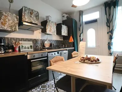 Cuisine ou kitchenette dans l'établissement Appartement 3* pour 6 pers, calme, proche thermes - FR-1-858-30