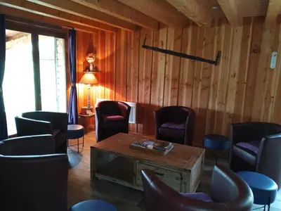 Coin salon dans l'établissement Les Gites de Vulcain