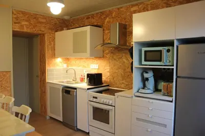 Cuisine ou kitchenette dans l'établissement Chouette Bourboule 2 chambres, 6 pers, terrasse