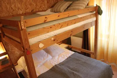 Un ou plusieurs lits dans un hébergement de l'établissement Chouette Bourboule 2 chambres, 6 pers, terrasse
