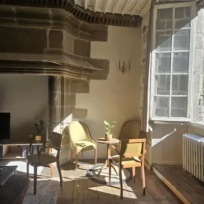 Coin salon dans l'établissement Gite Maison Loyac