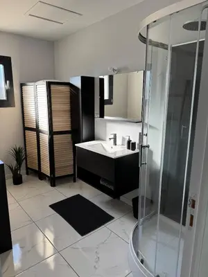 Salle de bains dans l'établissement Maison neuve 2 chambres entre Dordogne et Corrèze