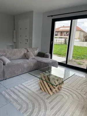 Coin salon dans l'établissement Maison neuve 2 chambres entre Dordogne et Corrèze