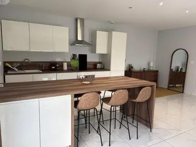 Cuisine ou kitchenette dans l'établissement Maison neuve 2 chambres entre Dordogne et Corrèze