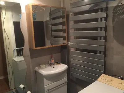 Salle de bains dans l'établissement Appartement F3 au 2ème étage, wifi, animaux acceptés, 4 couchages - FR-1-415-164