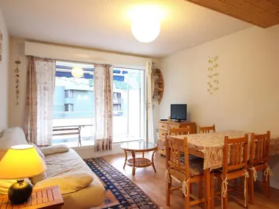 Télévision ou salle de divertissement dans l'établissement Appartement F3 confortable avec terrasse et parking au Mont-Dore, jusqu'à 5 couchages - FR-1-415-169