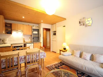 Cuisine ou kitchenette dans l'établissement Appartement F3 confortable avec terrasse et parking au Mont-Dore, jusqu'à 5 couchages - FR-1-415-169