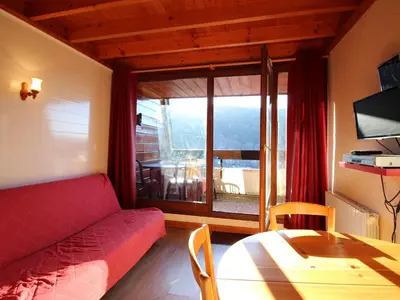 Télévision ou salle de divertissement dans l'établissement Duplex F2 au Mont-Dore avec Garage Privé - FR-1-415-167