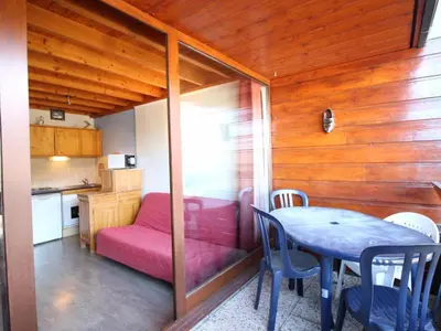 Cuisine ou kitchenette dans l'établissement Duplex F2 au Mont-Dore avec Garage Privé - FR-1-415-167