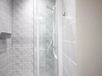 Salle de bains dans l'établissement Confortable F2 avec parking privé et Wi-Fi, 4 couchages - FR-1-415-163