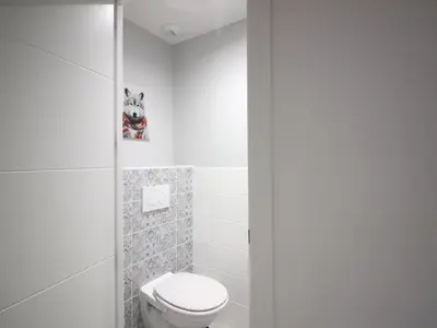 Salle de bains dans l'établissement Confortable F2 avec parking privé et Wi-Fi, 4 couchages - FR-1-415-163