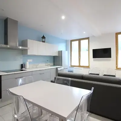 Confortable F2 avec parking privé et Wi-Fi