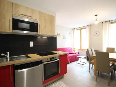 Cuisine ou kitchenette dans l'établissement F2 bis au Mont-Dore avec parking proche Thermes - FR-1-415-162
